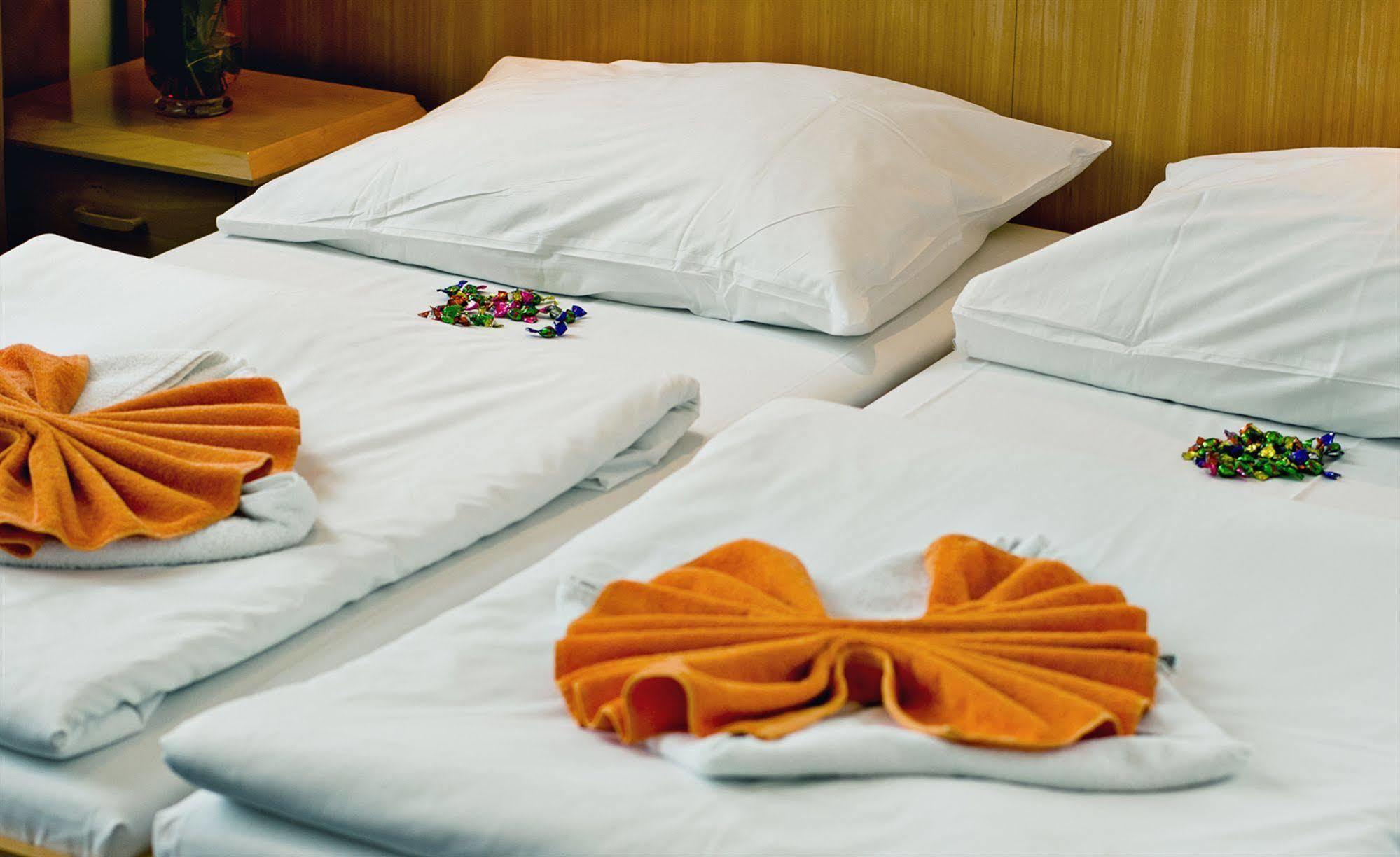 Hotel Nabucco Praag Buitenkant foto