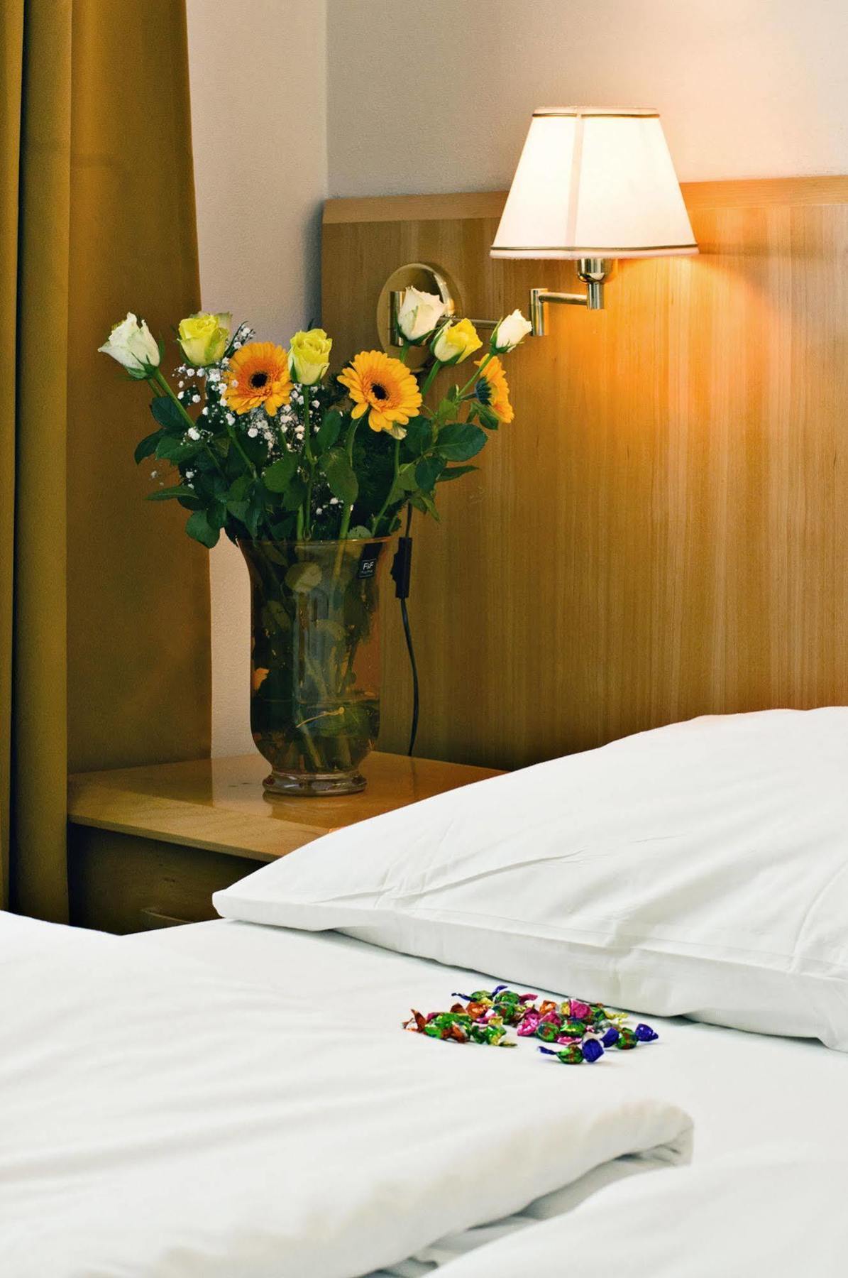 Hotel Nabucco Praag Buitenkant foto