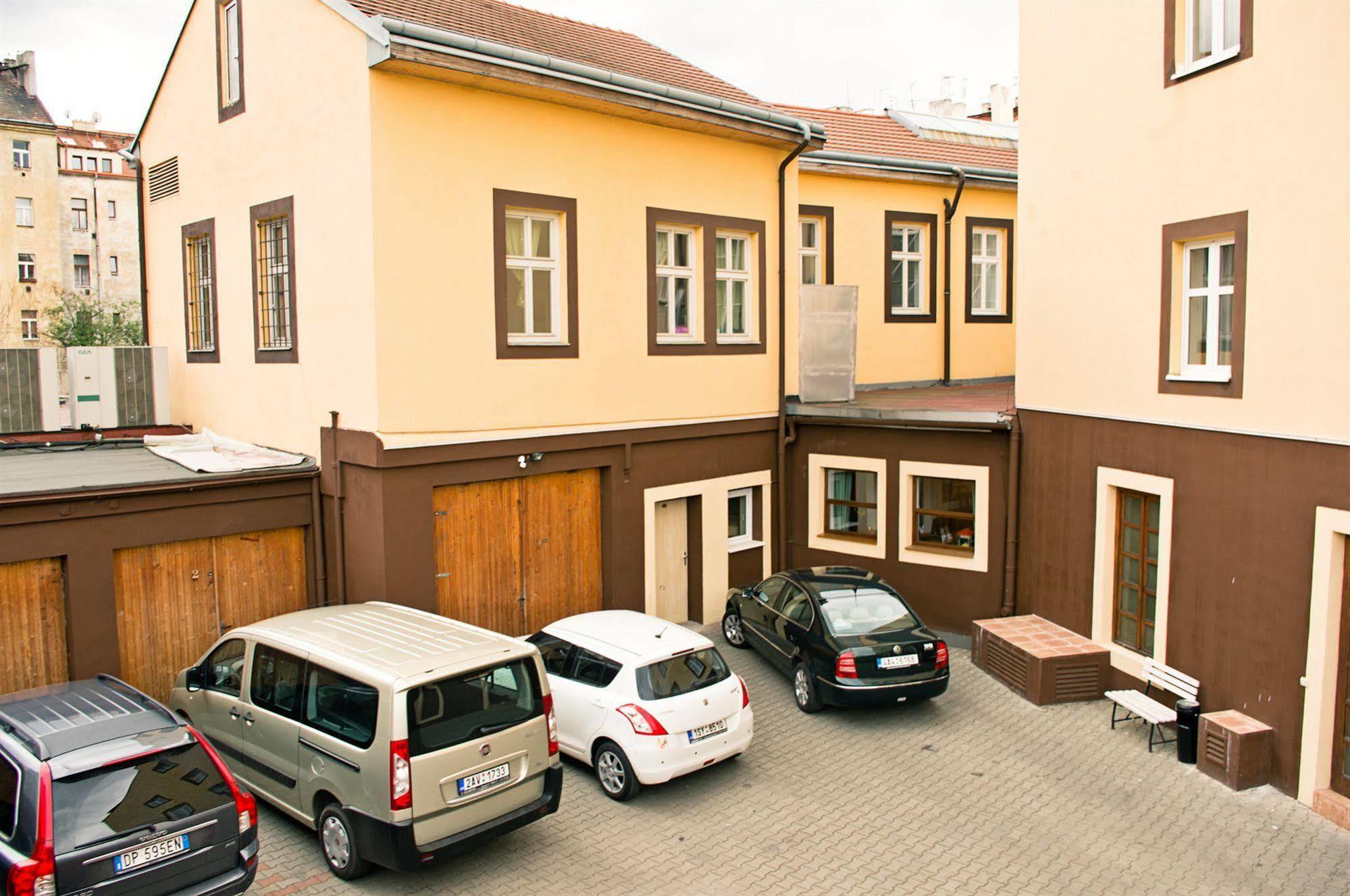 Hotel Nabucco Praag Buitenkant foto