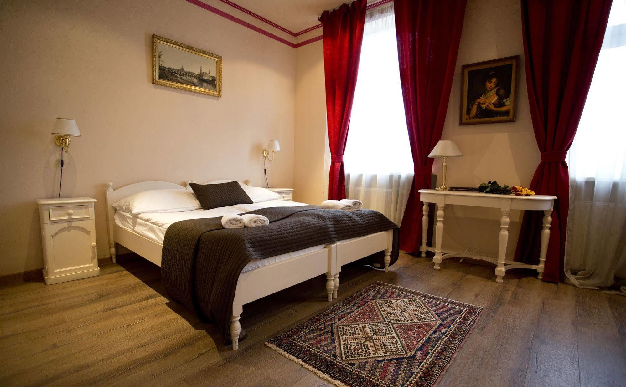 Hotel Nabucco Praag Buitenkant foto