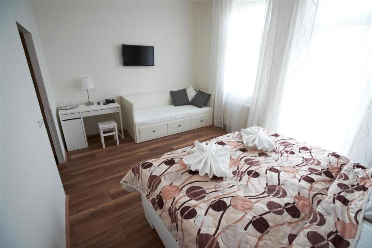 Hotel Nabucco Praag Buitenkant foto